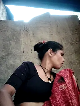 Hot-ilaiy online show from 10/29/25, 12:07