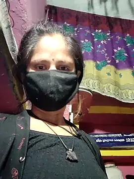 Hot-ilaiy online show from 11/29/25, 10:57