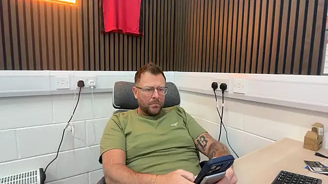 Snapshot of bilf1978 chatting on 03/10/26, 07:35 bilf1978 online show from 03/10/26, 07:35