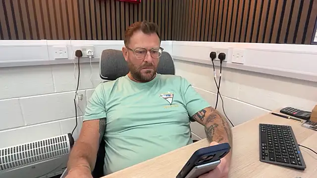 Snapshot of bilf1978 chatting on 03/20/26, 09:14 bilf1978 online show from 03/20/26, 09:14