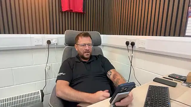 Snapshot of bilf1978 chatting on 03/23/26, 09:24 bilf1978 online show from 03/23/26, 09:24