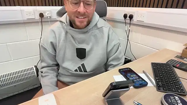 Snapshot of bilf1978 chatting on 03/30/26, 09:32 bilf1978 online show from 03/30/26, 09:32