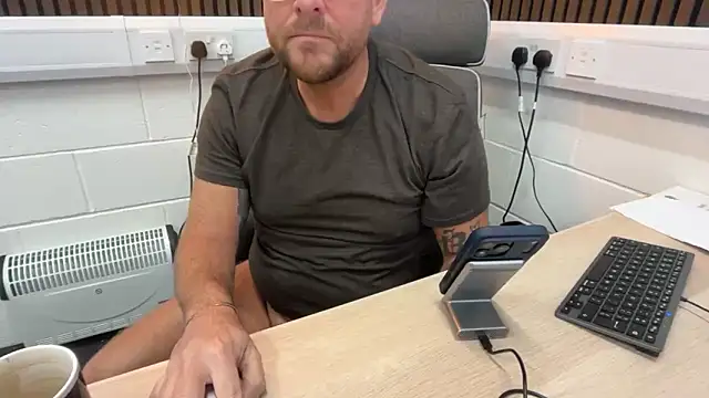 Snapshot of bilf1978 chatting on 04/02/26, 07:28 bilf1978 online show from 04/02/26, 07:28