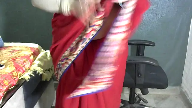 Snapshot of sexy_indianboobs chatting on 01/03/25, 12:41 sexy indianboobs online show from 01/03/25, 12:41