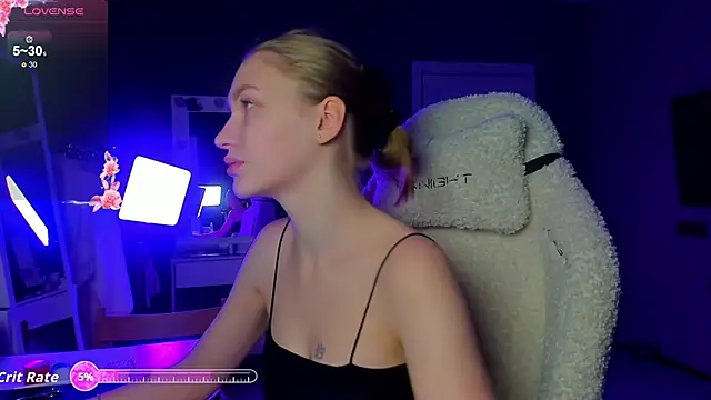 Snapshot of Ammi_bliss chatting on 10/06/25, 03:15 Ammi bliss online show from 10/06/25, 03:15