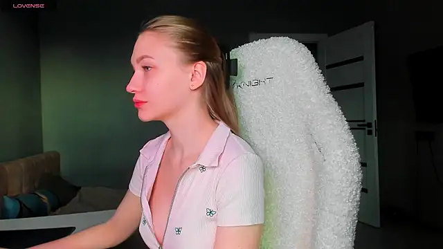 Snapshot of Ammi_bliss chatting on 11/18/25, 03:23 Ammi bliss online show from 11/18/25, 03:23