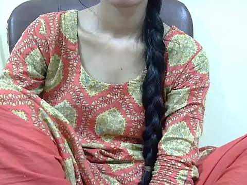 smallcuute online show from 11/05/25, 09:48