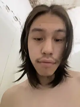 Snapshot of heytherepeoples717 chatting on 10/28/25, 01:47 heytherepeoples717 online show from 10/28/25, 01:47