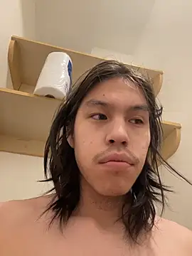 Snapshot of heytherepeoples717 chatting on 11/11/25, 12:05 heytherepeoples717 online show from 11/11/25, 12:05