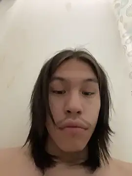 Snapshot of heytherepeoples717 chatting on 11/23/25, 01:44 heytherepeoples717 online show from 11/23/25, 01:44