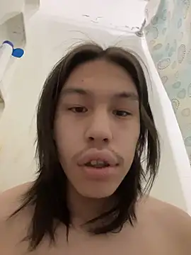 Snapshot of heytherepeoples717 chatting on 11/24/25, 12:49 heytherepeoples717 online show from 11/24/25, 12:49