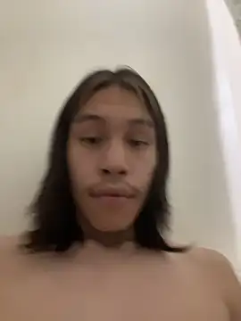 Snapshot of heytherepeoples717 chatting on 11/30/25, 04:38 heytherepeoples717 online show from 11/30/25, 04:38