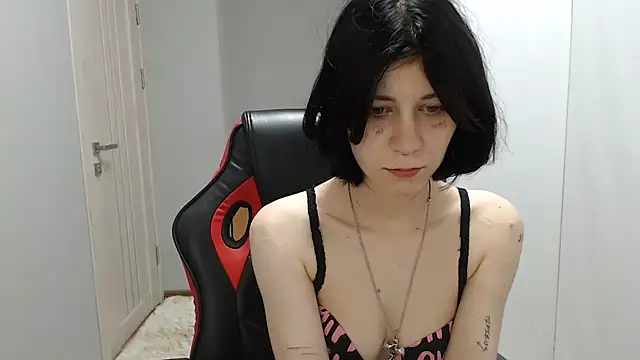 Snapshot of TinaQuiin chatting on 09/16/25, 08:04 TinaQuiin online show from 09/16/25, 08:04