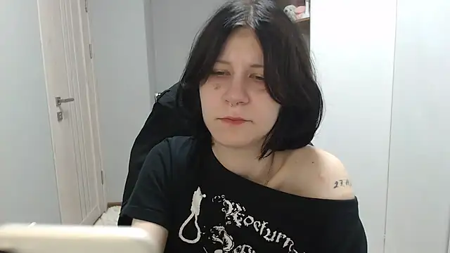 Snapshot of TinaQuiin chatting on 10/05/25, 08:01 TinaQuiin online show from 10/05/25, 08:01