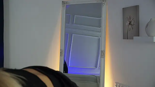 LenaaStar online show from 11/16/25, 05:51