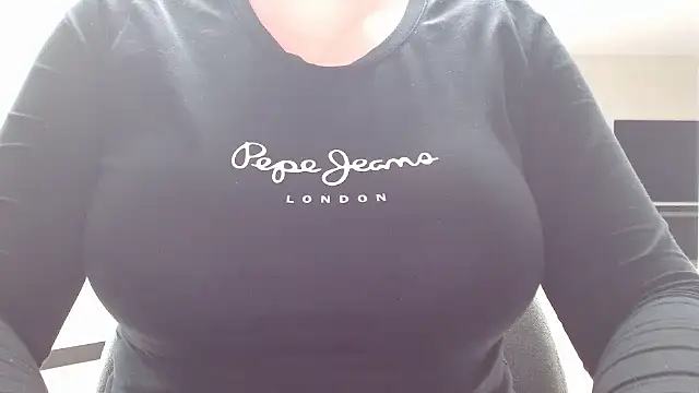 Esmee-Xxx online show from 10/29/25, 12:18