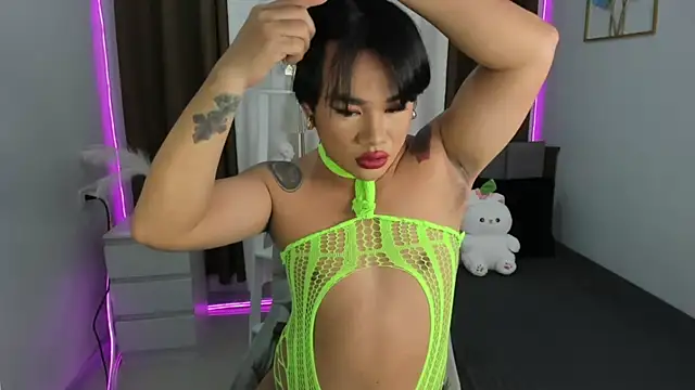 Snapshot of Malia_Nicole chatting on 09/22/25, 04:20 Malia Nicole online show from 09/22/25, 04:20