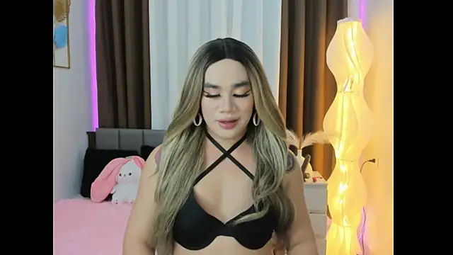 Snapshot of Malia_Nicole chatting on 10/16/25, 04:30 Malia Nicole online show from 10/16/25, 04:30