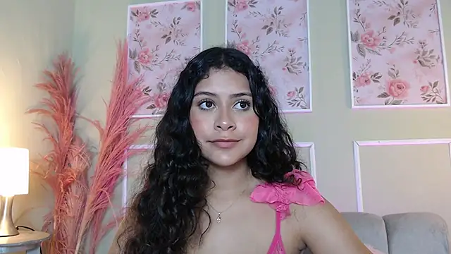 Snapshot of CurlyDani chatting on 10/19/25, 07:03 CurlyDani online show from 10/19/25, 07:03