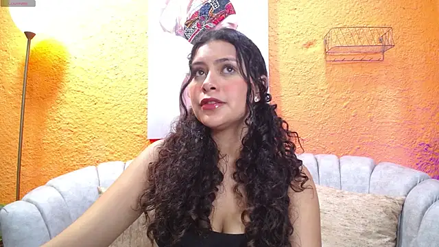 Snapshot of CurlyDani chatting on 10/22/25, 06:51 CurlyDani online show from 10/22/25, 06:51