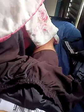 Snapshot of morenosfd069 chatting on 12/14/25, 10:20 morenosfd069 online show from 12/14/25, 10:20