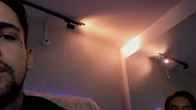 Snapshot of Littlepearl23 chatting on 11/20/25, 04:51 Littlepearl23 online show from 11/20/25, 04:51