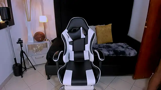 chrstian lewis1 online show from 11/26/25, 02:07