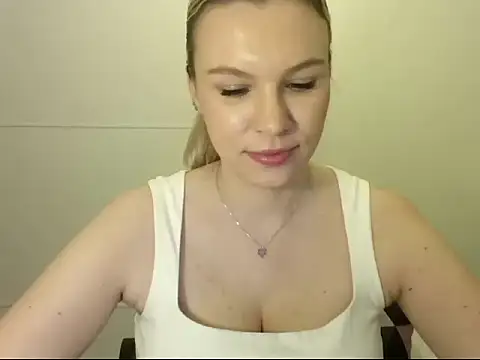 SadieBrilliance online show from 10/30/25, 07:47