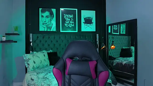 Snapshot of kitty_collins_ chatting on 02/21/26, 11:55 kitty collins online show from 02/21/26, 11:55