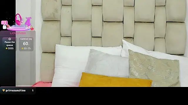 Snapshot of ValerieSoto chatting on 10/20/25, 07:25 ValerieSoto online show from 10/20/25, 07:25