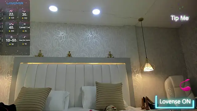 LinaLanm online show from 10/11/25, 04:33