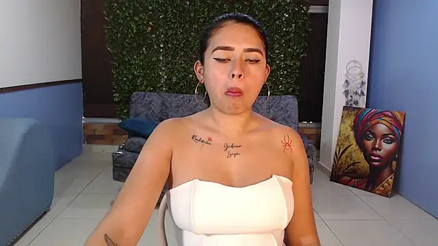 Snapshot of naia_sweetsex chatting on 10/18/25, 04:41 naia sweetsex online show from 10/18/25, 04:41