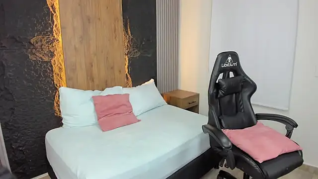 Clara Luu online show from 09/19/25, 02:13