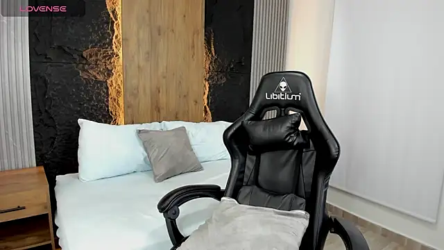 Clara Luu online show from 10/11/25, 02:44