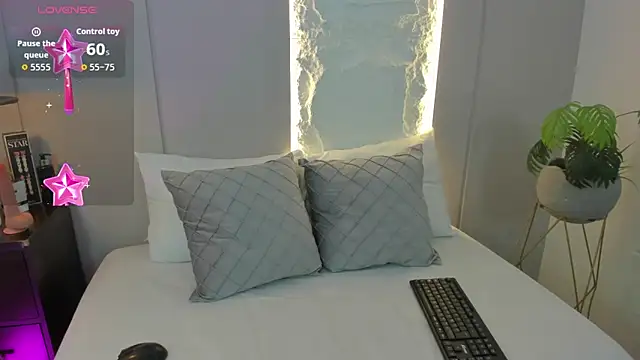 Clara Luu online show from 10/17/25, 02:37