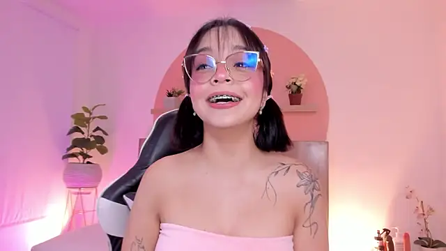 Clara Luu online show from 04/02/26, 03:15