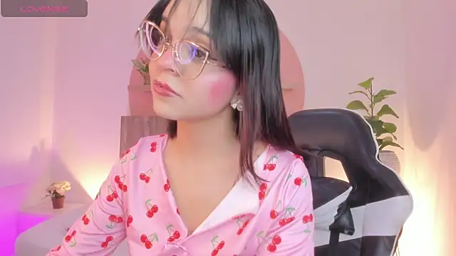 Snapshot of Clara_Luu chatting on 06/27/26, 02:49 Clara Luu online show from 06/27/26, 02:49