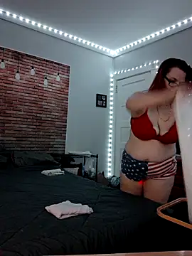 Snapshot of queenpeaches121 chatting on 10/13/25, 10:37 queenpeaches121 online show from 10/13/25, 10:37