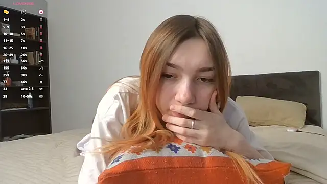 Snapshot of RedheadMisty chatting on 10/22/25, 10:04 RedheadMisty online show from 10/22/25, 10:04