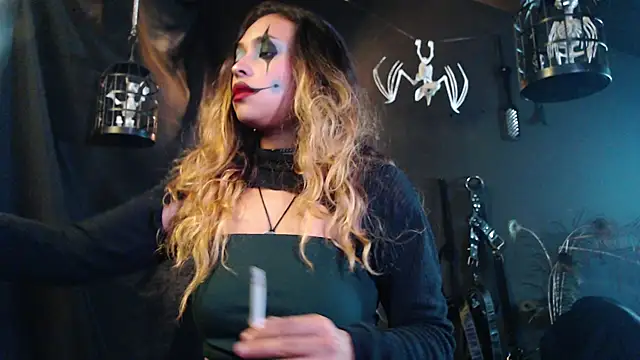 Snapshot of SabaTheCourtesan chatting on 10/22/25, 06:35 SabaTheCourtesan online show from 10/22/25, 06:35