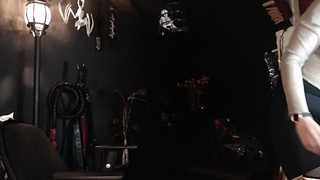 Snapshot of SabaTheCourtesan chatting on 10/28/25, 05:00 SabaTheCourtesan online show from 10/28/25, 05:00