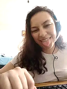 Snapshot of AlanaDesire chatting on 09/13/25, 03:56 AlanaDesire online show from 09/13/25, 03:56