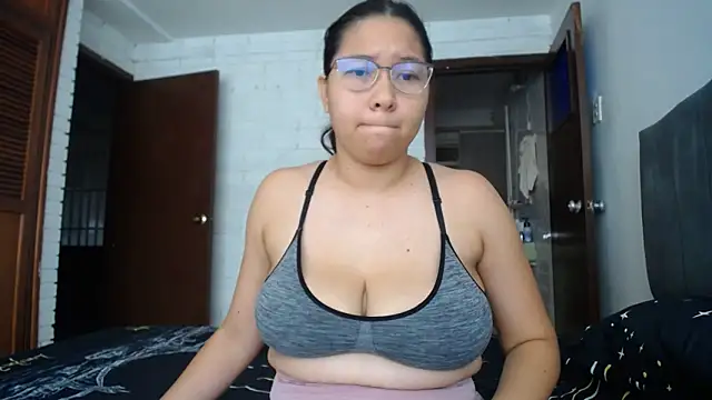 Snapshot of Naia_Stant chatting on 10/06/25, 06:05 Naia Stant online show from 10/06/25, 06:05