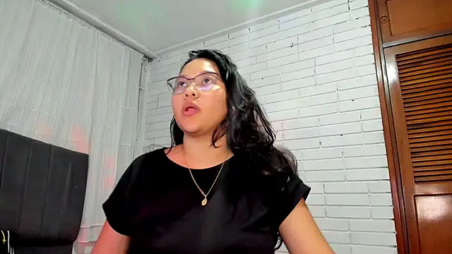 Snapshot of Naia_Stant chatting on 11/11/25, 01:38 Naia Stant online show from 11/11/25, 01:38