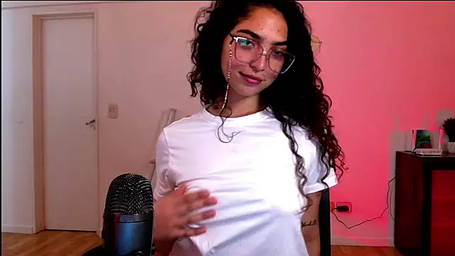 Ariagal online show from 10/15/25, 10:54