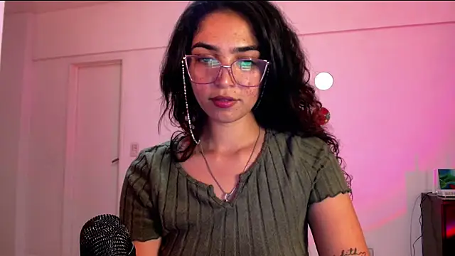 Ariagal online show from 10/22/25, 12:22