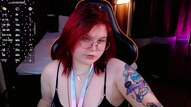 fillisfox  online show from 02/08/26, 04:21