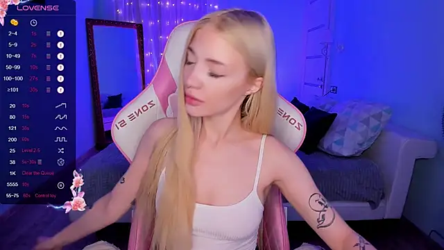 AnyaTaylor  online show from 10/18/25, 02:03