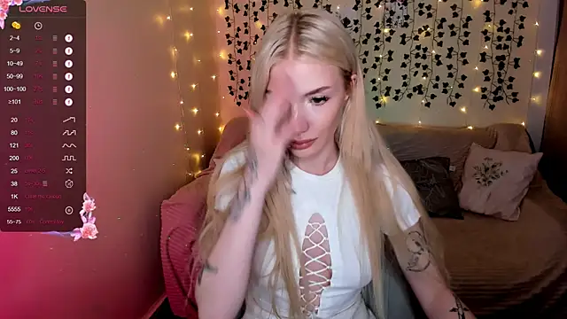 AnyaTaylor  online show from 11/14/25, 04:44