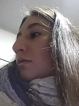 Snapshot of LunaBaby- chatting on 09/12/25, 11:21 LunaBaby- online show from 09/12/25, 11:21